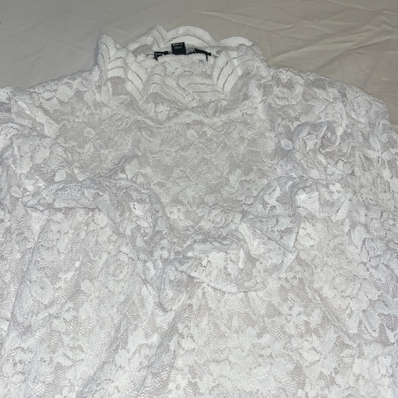 White long sleeve lace top frilly (L) - Picture 2 of 4